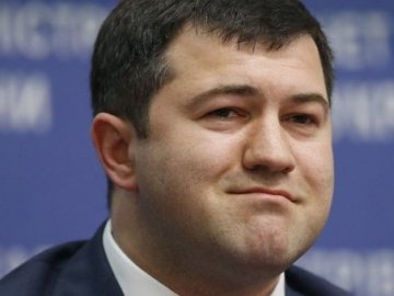 Опублікували відео, як «непритомному» Насірову зачитують підозру 