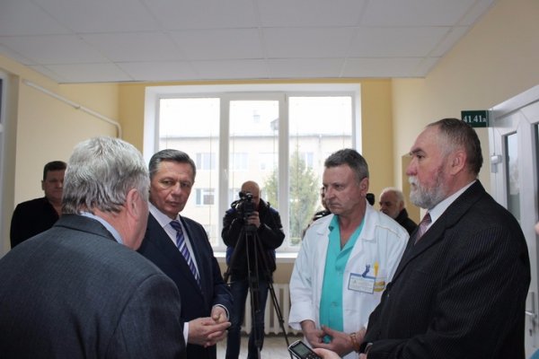 Луцький міський голова побував у жіночій консультації. ФОТО