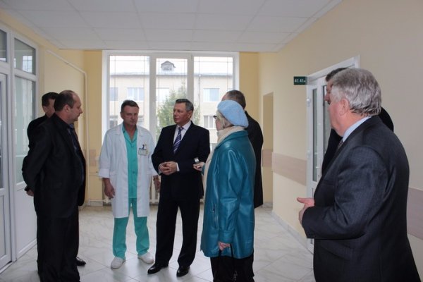 Луцький міський голова побував у жіночій консультації. ФОТО