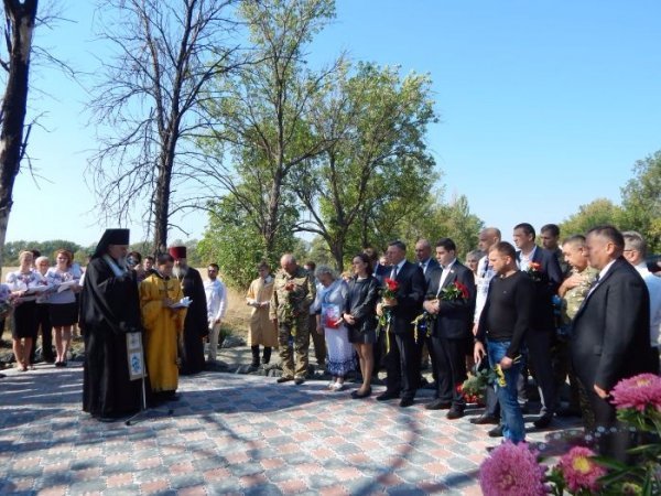 Делегація з Луцька відвідала місце загибелі військовослужбовців у Волновасі. ФОТО