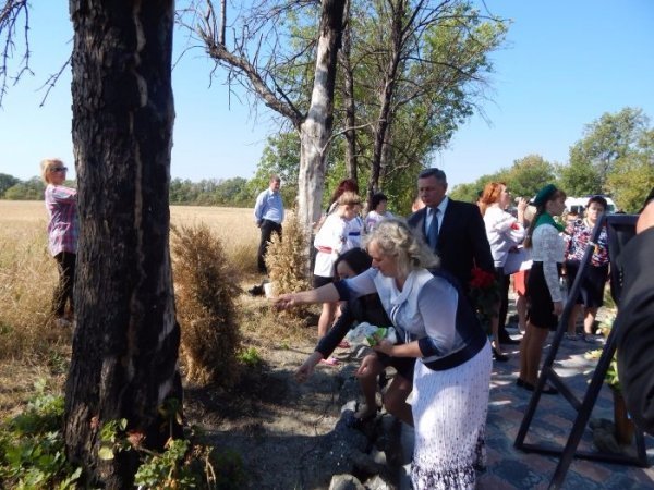 Делегація з Луцька відвідала місце загибелі військовослужбовців у Волновасі. ФОТО