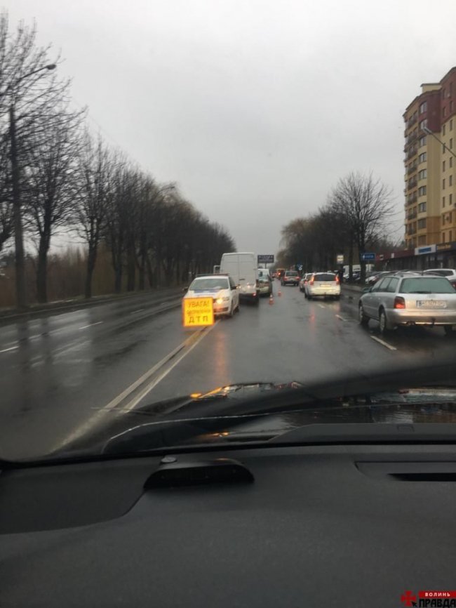 У Луцьку на Набережній сталася подвійна ДТП. ФОТО