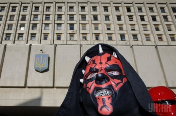 Дарт Вейдер штурмував ЦВК. ФОТО