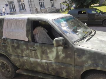 Приганяють та ремонтують: волинські волонтери передали військовим ще шість авто