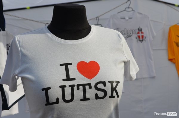 У центрі Луцька – співи і танці: стартувало «Поліське літо з фольклором». ФОТО