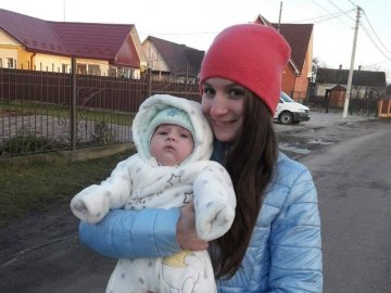 «Маленький син мріє, щоб мама взяла його на ручки»: молода жінка з Рівненщини потребує коштів на лікування