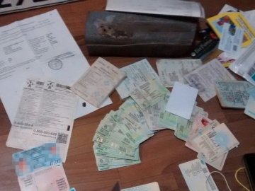 На Волині викрили схему незаконної легалізації автівок