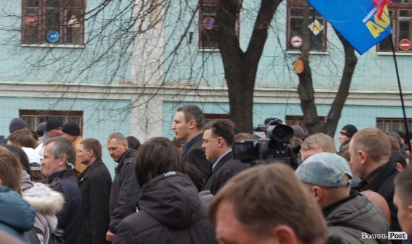 Акція «Вставай, Україно!» розпочалася в Луцьку. ФОТО. ОНОВЛЕНО