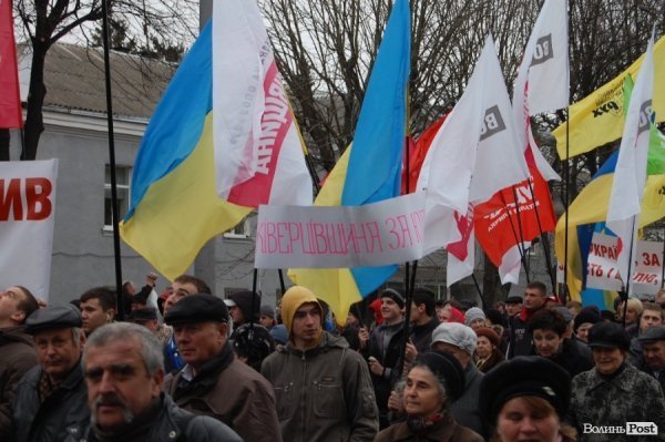 Акція «Вставай, Україно!» розпочалася в Луцьку. ФОТО. ОНОВЛЕНО