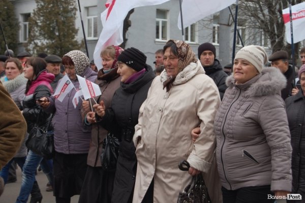Акція «Вставай, Україно!» розпочалася в Луцьку. ФОТО. ОНОВЛЕНО
