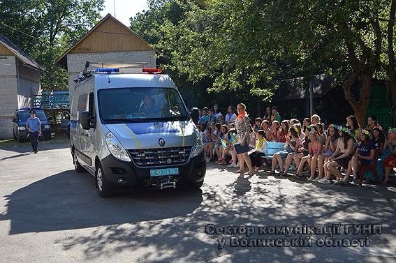 Волинські поліцейські відвідали вихованців дитячого табору «Ровесник». ФОТО