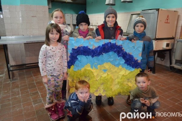 Любомль: військовим зліпили 15 відер вареників