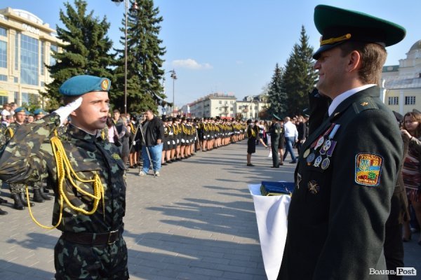 Ліцеїсти-першокурсики отримали погони та нове звання. ФОТО