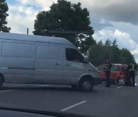 Поблизу Луцька сталась аварія за участі буса і легковика: є постраждалі