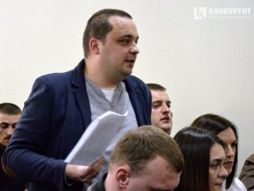 У Луцьку важливіше зробити двори і дороги, а не дбати про потреби людей, – Кобилинський