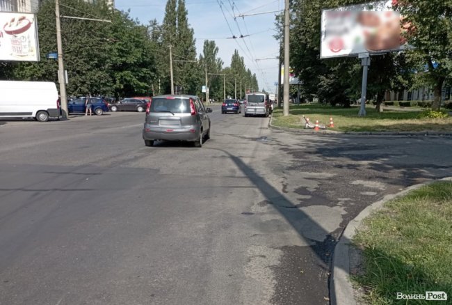 У Луцьку легковик збив 21-річну дівчину на електросамокаті, її госпіталізували. ФОТО