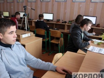 Волинським школам подарували нові комп’ютери