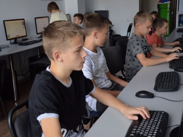 Комп’ютерна академія ШАГ організувала літній табір для дітей атовців