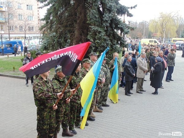 Шини, лампадки та «Правий сектор»: народне віче у Ковелі. ФОТО