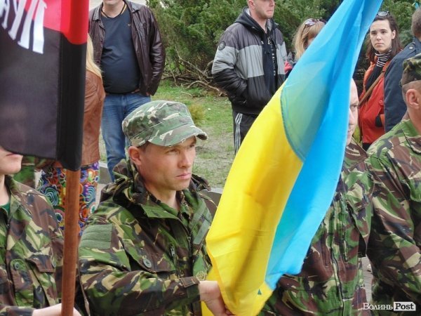 Шини, лампадки та «Правий сектор»: народне віче у Ковелі. ФОТО