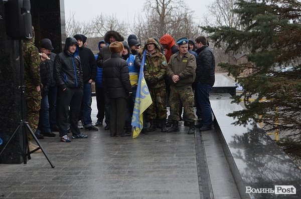 Штовханина, погрози та провокації: активісти «Самооборони» та «Автомайдану» з'ясовували стосунки. ФОТО