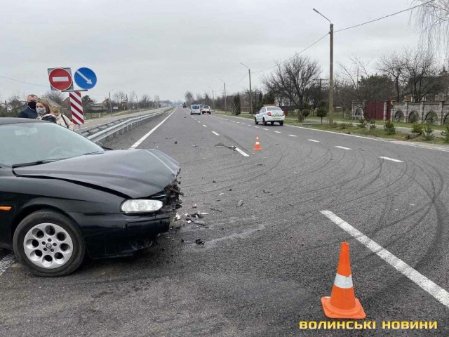 Під Луцьком – аварія за участю двох автомобілів. ФОТО