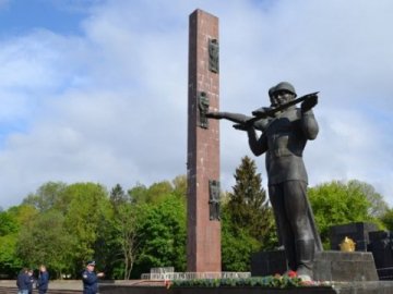 У Львові знесуть 30-метрову стелу Меморіалу Слави