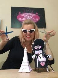 Волинська вчителька стала престижним стилістом у Канаді