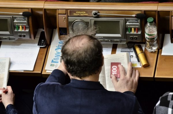 Як Верховна Рада скасовувала «скандальні закони». ФОТО