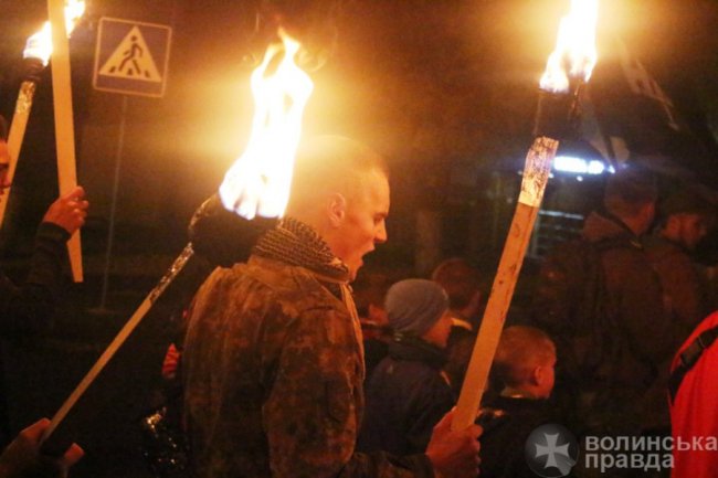 Смолоскипний хід у центрі Луцька. ФОТО