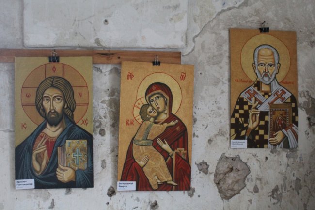 Поліцейський, що малює ікони: Роман Хмеляр з Волині відкрив персональну виставку на Закарпатті