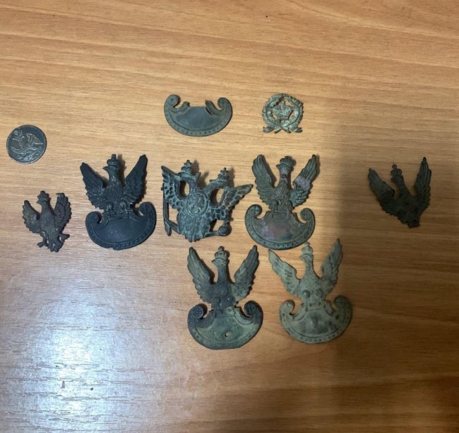 Через Волинь литовець хотів провезти старовинні ґудзики та польські кокарди. ФОТО