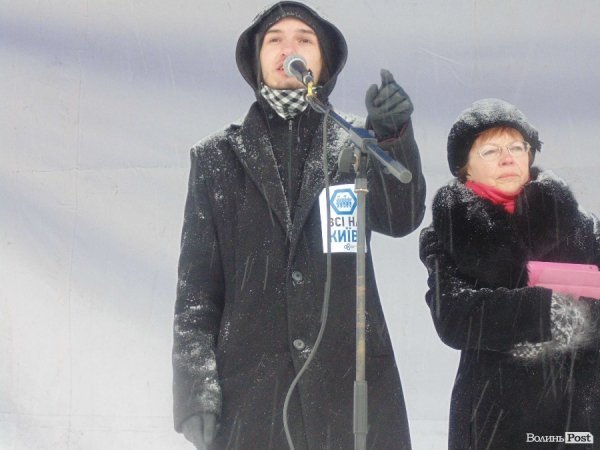 Віче на луцькому Євромайдані. ФОТО
