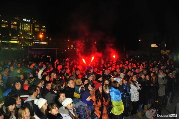 Як у Луцьку музиканти розважали люд на Євромайдані. ФОТО. ВІДЕО