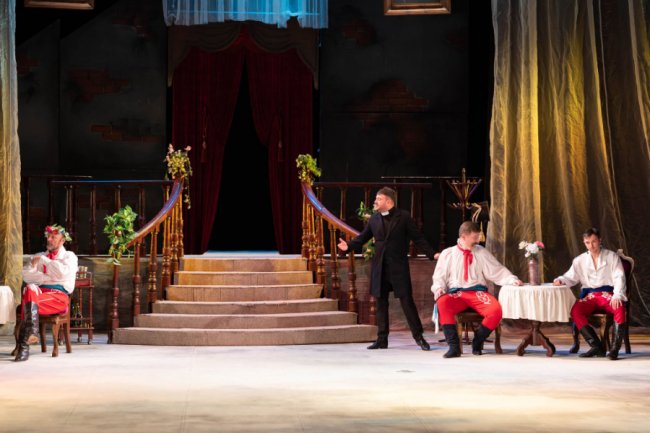 Істинні цінності не купиш за гроші: театральний анонс у Луцьку на 28 січня – 2 лютого