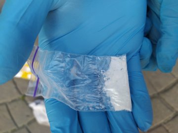 У Луцьку поліція затримала наркокур’єра. ФОТО