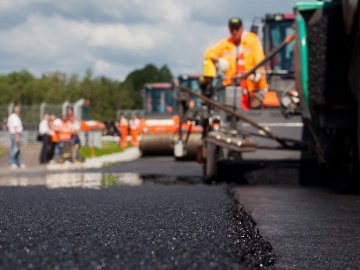 Від Луцька до Володимира: скільки грошей «закатають» в асфальт