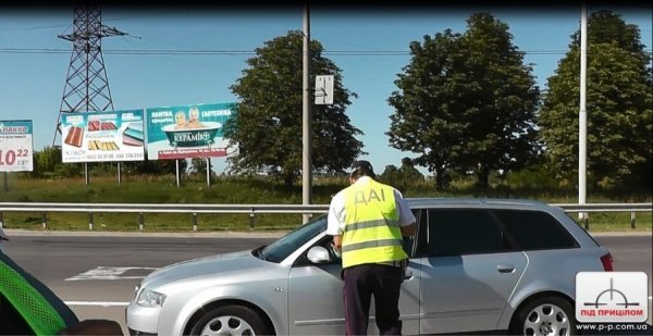 У Луцьку озброєна автоматами міліція шукає втікача з колонії. ФОТО