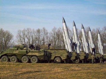 Росія звозить ракетні комплекси на кордон з Україною