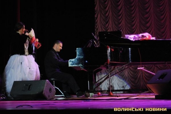 Екс-губернатор Клімчук пообіцяв ходити на всі концерти в драмтеатрі. ФОТО