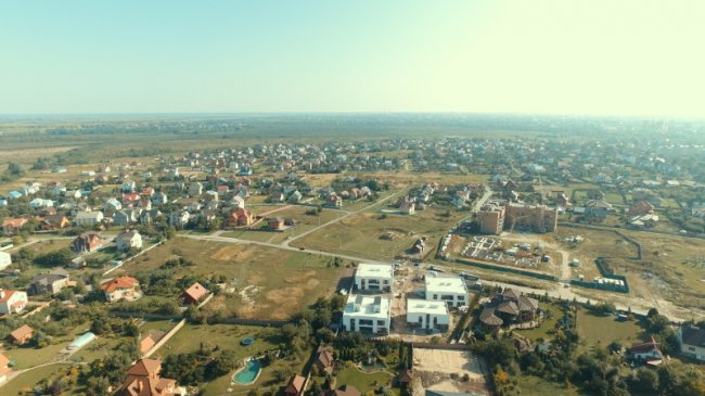 Поблизу Луцька продають житло нового типу. ФОТО*