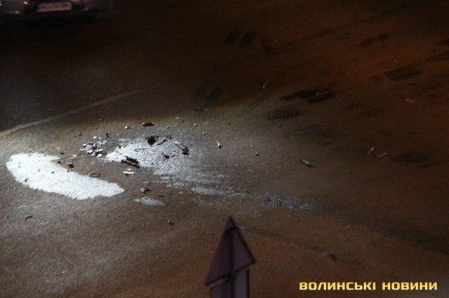У Луцьку очевидці розшукали авто, яке водій покинув після аварії на сусідній вулиці. ФОТО