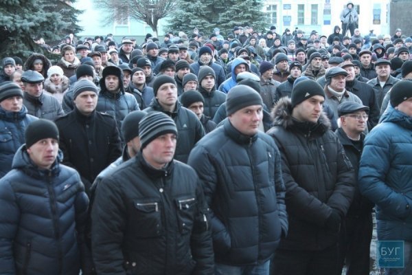 На мітинг у Нововолинську вийшло близько тисячі мешканців. ФОТО
