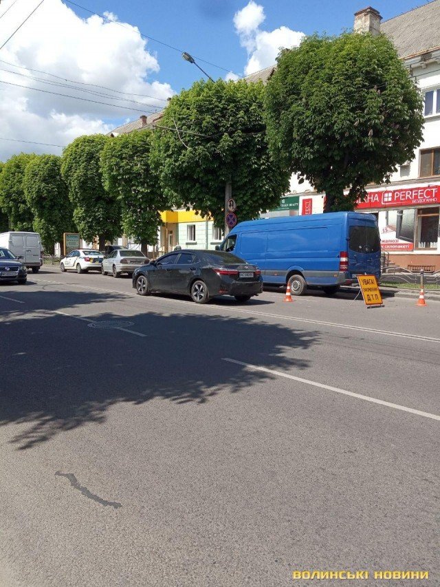 У Луцьку бус в'їхав у BMW. ФОТО