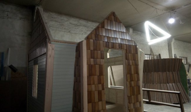 Подружжя волинян за грантові кошти виробляє авторські дитячі майданчики. ВІДЕО