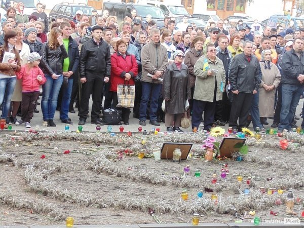 Шини, лампадки та «Правий сектор»: народне віче у Ковелі. ФОТО