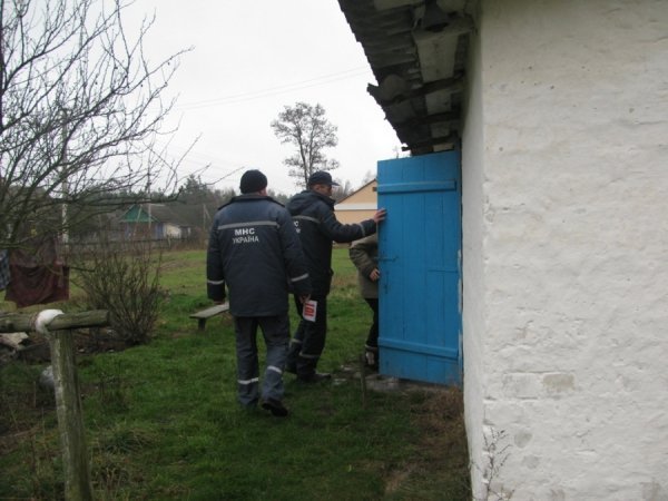 Що роблять пожежники, аби люди не поспалювали собі хат. ФОТО