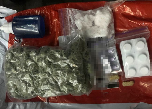 У лучанина посеред вулиці знайшли пакунок з наркотиками. ФОТО