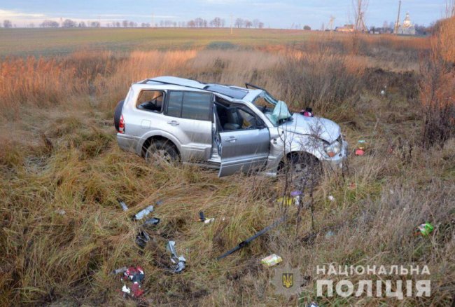 На Волині на швидкості перевернулося авто: водійка опинилася у лікарні. ФОТО
