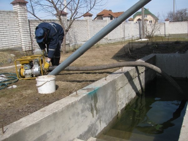 Як рятувальники відкачують воду на Волині. ФОТО. ВІДЕО